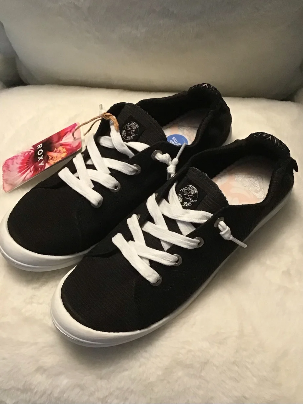Roxy Bayshore III Slip on Canvas Sneakers. Size 9 NWT